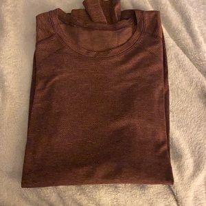 Lululemon- metal vent long sleeve - large - maroon